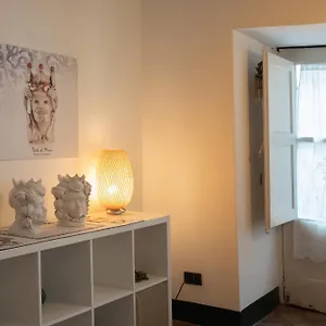 Civico 18 & Manzoni House Apartament Katania